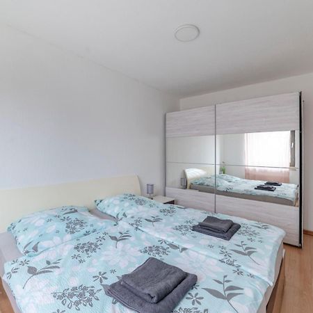 Schoene, Moeblierte Wohnung Mit Balkon Und Tiefgarage Düsseldorf Exteriör bild