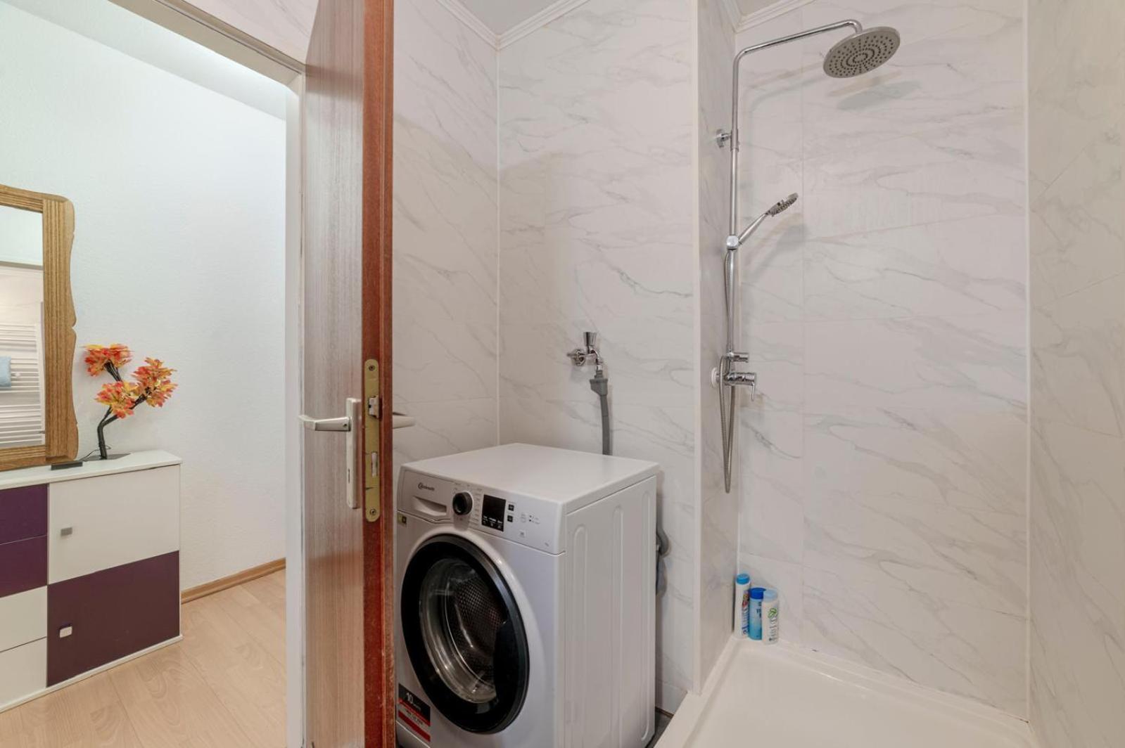 Schoene, Moeblierte Wohnung Mit Balkon Und Tiefgarage Düsseldorf Exteriör bild