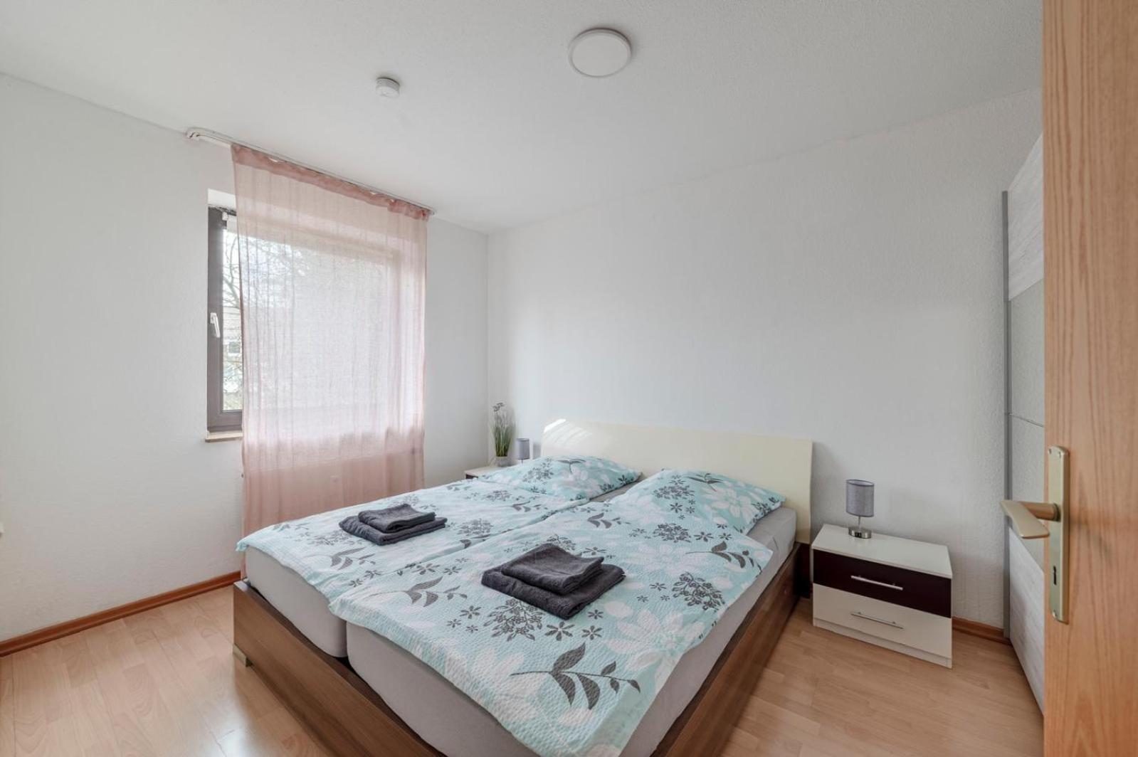 Schoene, Moeblierte Wohnung Mit Balkon Und Tiefgarage Düsseldorf Exteriör bild
