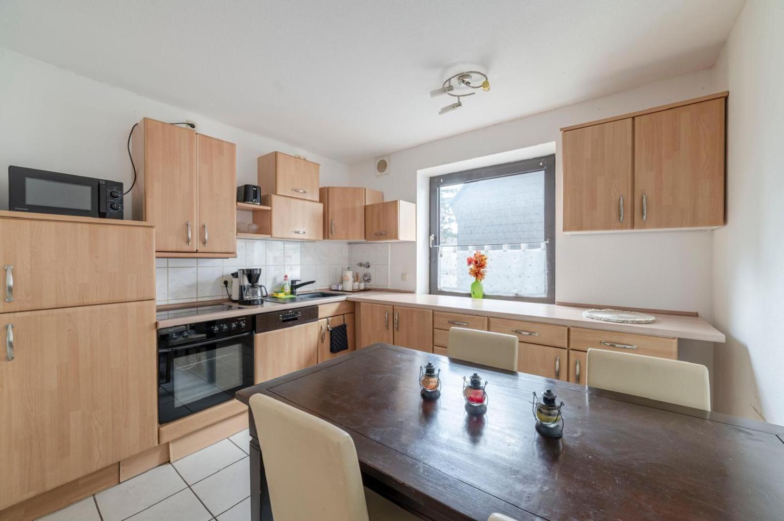 Schoene, Moeblierte Wohnung Mit Balkon Und Tiefgarage Düsseldorf Exteriör bild